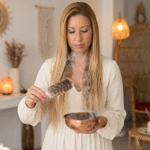 Acompanhamento mensal de limpeza energética, proteção espiritual e abertura de caminhos com rituais das fases da Lua realizado por Margarida Fernandes