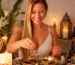 Margarida Fernandes a preparar um ritual de limpeza espiritual e proteção energética com ervas, velas e cristais.
